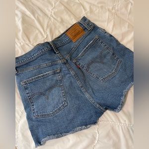 Levi’s Ribcage Jean Shorts Size 31